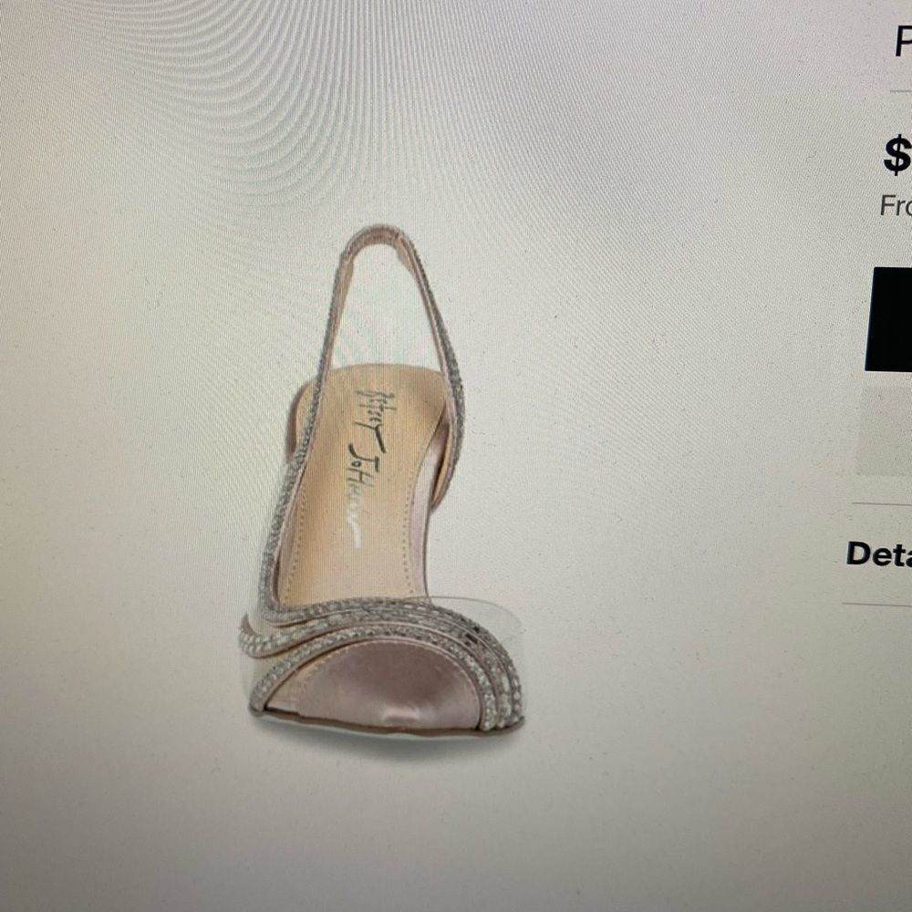 NEW IN THE BOX Betsey Johnson Eisley Pink Pumps - Picture 2 of 16
